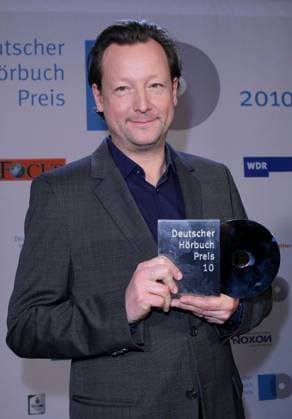 Matthias Brandt wurde mit dem Deutschen Hoerbuchpreis 2010, in der Kategorie Das besondere Hoerbuch-Bester Krimi, im WDR Funkhaus in Koeln am 10.03.2010 ausgezeichnet. Nordrhein-Westfalen Nordrhein-We Germany