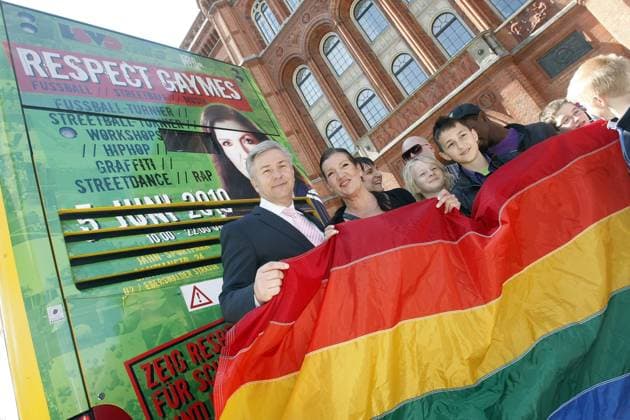 Klaus Wowereit und Katy Karrenbauer eroeffnen die Pride Week die mit den Respect Gaymes und dem CSD-Umzug ihre Hoehepunkte haben vor dem Roten rathaus in Berlin, Berlin Deutschland, Germany