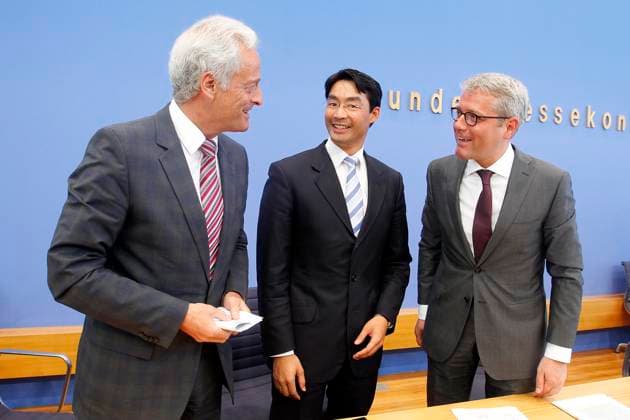 BM Peter Ramsauer, BM Philipp Roesler und BM Norbert Roettgen in der Bundespressekonferenz, Thema die vom Bundeskabinett beschlossene Energiewende, Berlin Deutschland, Germany