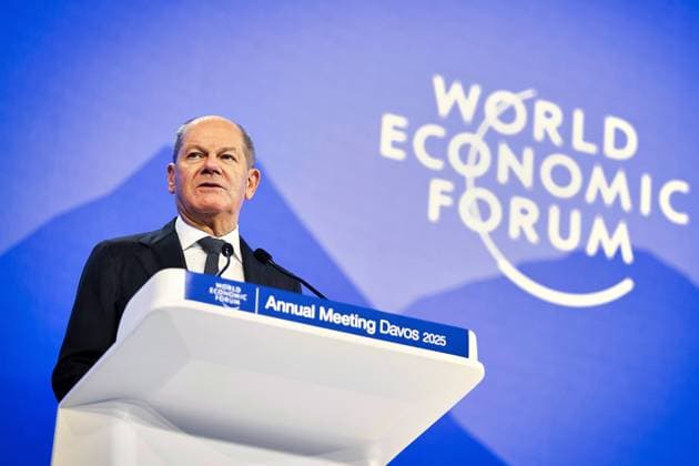 Bilder des Jahres 2025, News 01 Januar News Themen der Woche KW04 News Bilder des Tages Davos, Graubünden, Schweiz, 21.01.2025: Kongresszentrum: Weltwirtschaftsforum: Bundeskanzler Olaf Scholz (SPD) hält eine Rede