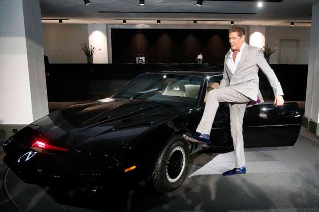 David Hasselhoff, Saenger, posiert im Friedrichstadtpalast in Berlin vor dem PKW KITT, einem Pontiac Firebird Knight Rider Trans AM, vor dem Start seiner Deutschland-Tour, Konzert in Berlin, Berlin Deutschland, Germany