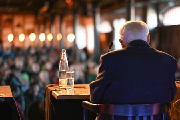 Zeitzeuge Albrecht Weinberg erzählt vom Holocaust. Albrecht Weinberg ist einer der letzten Überlebenden des Holocaust und zu Gast im Zollhaus von Leer Ostfriesland. Leer Niedersachsen Deutschland