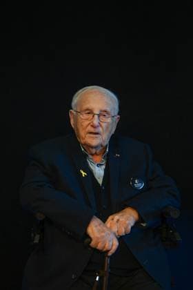 Zeitzeuge Albrecht Weinberg erzählt vom Holocaust. Albrecht Weinberg ist einer der letzten Überlebenden des Holocaust und zu Gast im Zollhaus von Leer Ostfriesland. Leer Niedersachsen Deutschland