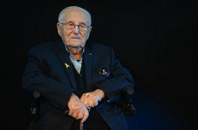 Zeitzeuge Albrecht Weinberg erzählt vom Holocaust. Albrecht Weinberg ist einer der letzten Überlebenden des Holocaust und zu Gast im Zollhaus von Leer Ostfriesland. Leer Niedersachsen Deutschland