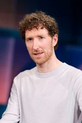 Moderator Louis Klamroth in der ARD-Talkshow hart aber fair in den WDR-Studios Köln. Köln, 27.01.2025 NRW Deutschland Copyright: xChristophxHardtx