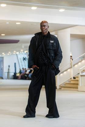 Bilder des Jahres 2025, Entertainment 02 Februar Entertainment Themen der Woche KW06 Entertainment Bilder des Tages Berlin Fashion Week - 10 Year Anniversary William Fan Bruce Darnell bei der 10 Year Anniversary William Fan Fashion Show im Rahmen der Berlin Fashion Week Herbst Winter 2025 in der Philharmonie am 03.02.2025 in Berlin. Copyright: xEventpressxKochanx