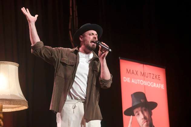 Bilder des Jahres 2025, Entertainment 02 Februar Entertainment Themen der Woche KW06 Max Mutzke bei der musikalischen Lesung aus seiner Autobiografie So viel mehr im Pavillon. Hannover, 07.02.2025