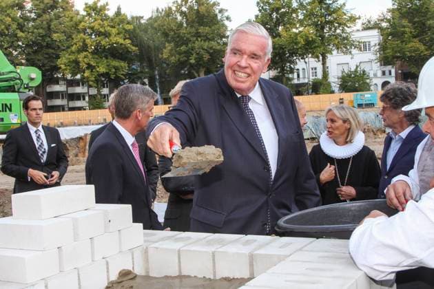 Prof. Dr.Klaus-Michael Kühne Kuehne Unternehmer Bauherr bei der Grundsteinlegung zum Hotel Neubau The Fontenay auf der Baustelle am Donnerstag 14.August 2014 in Hamburg HH Deutschland
