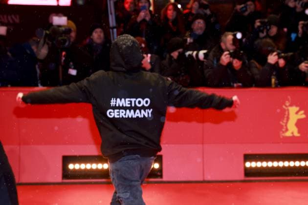 Bilder des Jahres 2025, Entertainment 02 Februar Entertainment Themen der Woche KW07 Entertainment Bilder des Tages 13.02.2025, Demonstranten, bei der Eröffnung der 75. Berlinale, Internationale Filmfestspiele Berlin, Roter Teppich, Berlin Deutschland, Germany