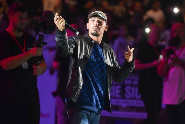 Capital Bra auch Capital oder Joker Bra genannt, Vladislav Balovatsky ist ein Berliner Rapper mit russischen und ukrainischen Wurzeln performs during the Kiss Cup at Max-Schmelling-Halle in Berlin, Germany, 09 October 2019. Berlin Deutschland Germany
