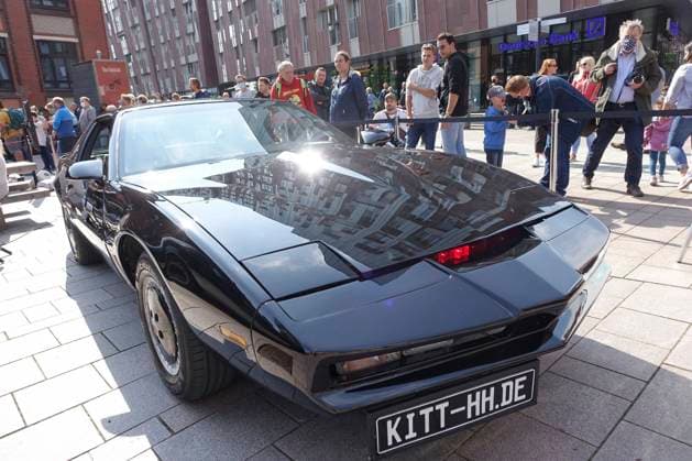 K.I.T.T Knight Rider Pontiac Firebird Trans Am Treffen der Auto Film Legenden - KITT, Herby, DeLorean und viele andere - Filmautos Nostagie Pur Am Samstag, den 12. September 2020 kommen sie zum vierten Mal angefahren: Der futuristische DeLorean, der sprechende K.I.T.T. und der knallgelbe Bumblebee sind nur einige der PS-Ikonen, die sich das Rampenlicht mit Filmstars wie Michael J. Fox und David Hasselhoff teilten. die wohl bekanntesten Autos der Filmgeschichte. sind in Hamburg