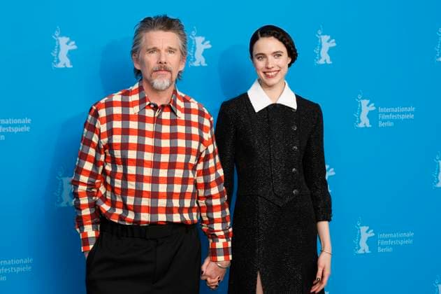Bilder des Jahres 2025, Entertainment 02 Februar Entertainment Themen der Woche KW08 Entertainment Bilder des Tages Ethan Hawke und Margaret Qualley beim Photocall zum Kinofilm Blue Moon auf der Berlinale 2025 75. Internationale Filmfestspiele Berlin im Hotel Grand Hyatt. Berlin, 18.02.2025