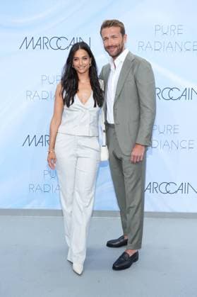 Amira Pocher, Christian Dueren bei der Fashion Show von Marc Cain am 02. Juli 2024 vorm Neuen Palais im Park Sanssouci in Potsdam. Brandenbug Deutschland
