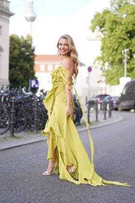 Lola Weippert bei der Ankunft zu Frauen100 am 18. Juli 2024 im Hotel de Rome in Berlin. Berlin Deutschland