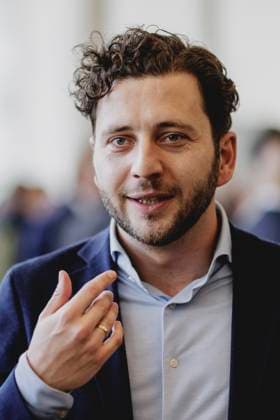 Felix Banaszak, Co-Vorsitzender von Buendnis 90 Die Gruenen, aufgenommen im Rahmen der Konstituierenden Fraktionssitzung von Buendnis 90 Die Gruenen nach der Bundestagswahl in Berlin, 25.02.2025. Berlin Deutschland Copyright: xFlorianxGaertnerx