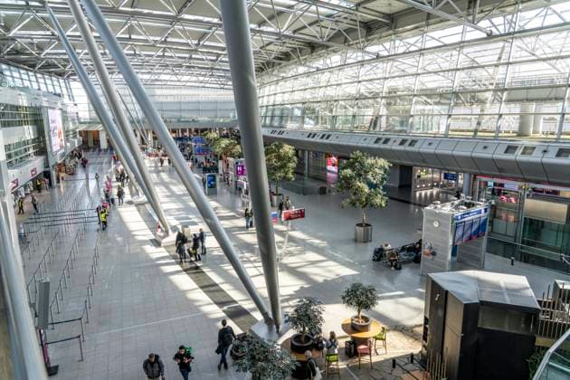 Leerer Flughafen Düsseldorf, Warnstreik der Gewerkschaft Verdi, die Beschäftigten des öffentlichen Dienstes und der Bodenverkehrsdienste streiken, über die Hälfte der Flüge fallen in DUS aus, NRW, Deutschland, DUS, Streik an den Flughäfen