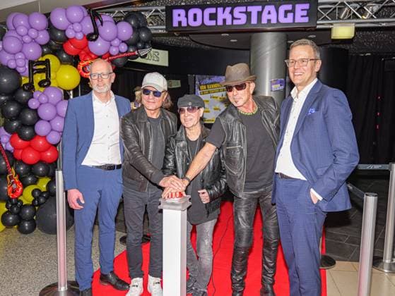 Bilder des Jahres 2025, Entertainment 03 März Entertainment Themen der Woche KW12 News Bilder des Tages Hub of the Scorpions - Airport Hannover Start zur Eröffnung der Rockstage (v.l.) Maik Blötz, Matthias Jabs, Klaus Meine, Rudolf Schenker, Pro. Dr. Martin Roll Copyright: xBerndxGüntherx