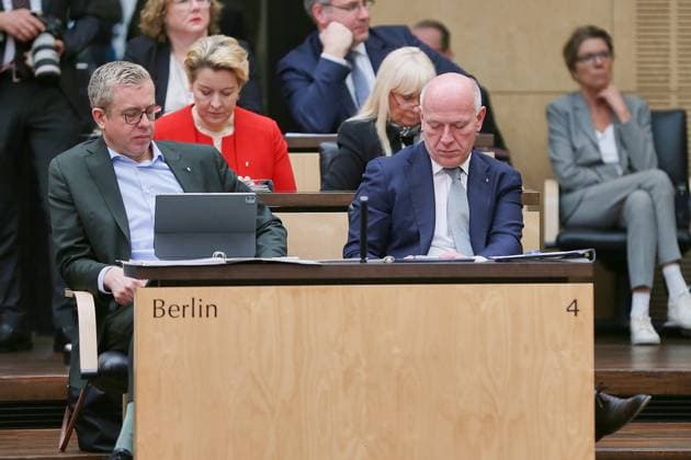 Berlin, Deutschland, 21.03.2025: Bundesrat: 1052. Sitzung des Bundesrates: Stefan Evers, CDU, Kai Wegner, CDU. Auf der Tagesordnung ist die Grundgesetzänderung zur Aufweichung der Schuldenbremse und für ein Sondervermögen Copyright: xdtsxNachrichtenagenturx dts_62630