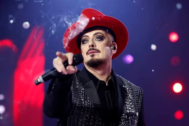 Bilder des Jahres 2025, Entertainment 03 März Entertainment Themen der Woche KW12 Entertainment Bilder des Tages Sänger Boy George bei Die 80er live 2025 auf Schalke - die größte 80er Party der Welt in der Veltins Arena in Gelsenkirchen. Gelsenkirchen, 22.03.2025 NRW Deutschland Copyright: xChristophxHardtx