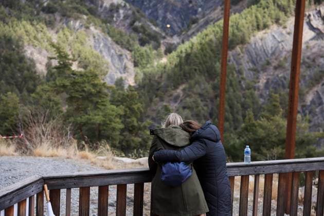 GERMANWINGS CRASH COMMEMORATION DU DIXIÈME ANNIVERSAIRE PHOTOPQR LE DAUPHINE Thibaut DURAND Le Vernet 24 03 2025 Le Vernet Alpes de Haute Provence , le 24 mars 2025 Les familles se recueillent devant la stèle qui a été placée sur le lieu du crash Commemoration, en présence des familles et de nombreux acteurs de lépoque, du dixIème anniversaire du crash de lAirbus A320 de la Germanwings, which claimed 150 lives Photo Thibaut Durand Le Dauphiné Libéré French Alpine village marks 10th anniversary of Germanwings crash Hundreds of people gathered on Monday near the site in the French Alps where a co-pilot deliberately crashed a plane into the mountainside 10 years ago, killing all 150 people on board Le Vernet Alpes de Haute Provence Alpes Côte  Copyright: xPHOTOPQR LExDAUPHINE MAXPPPxThibautxDURANDx 20250324JDL4759 20250324JDL4759