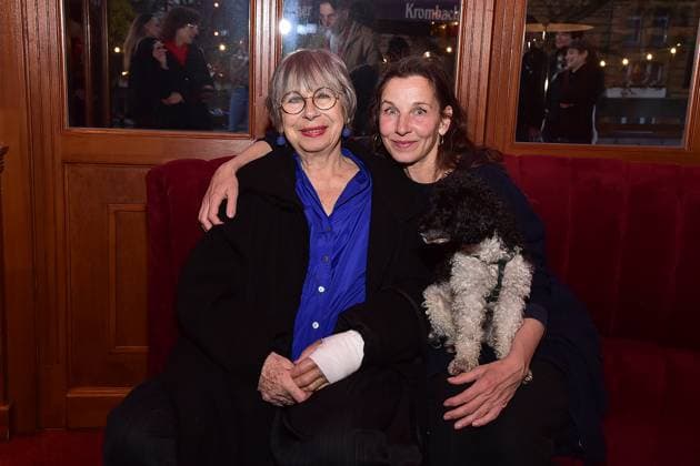 Bilder des Jahres 2025, Entertainment 04 April Entertainment Bilder des Tages remiere von Ursli Pfister Peggy March, Frau Huggenberger und ich Premiere Ursli Pfister, Peggy March, Frau Huggenberger und ich Monika Hansen, Merek Becker mit Hund Taxi Ankunft zur Premiere von Ursli Pfister Peggy March, Frau Huggenberger und ich Ankunft in der Bar jeder Vernunft in Berlin, am 02.04.2025
