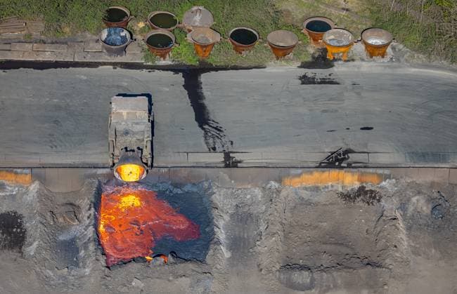 Luftbild, ArcelorMittal Hochfeld GmbH Stahldrahtwerk, Abschütten von glühendem Material, Laar, Duisburg, Ruhrgebiet, Nordrhein-Westfalen, Deutschland !ACHTUNGxMINDESTHONORARx60xEURO!