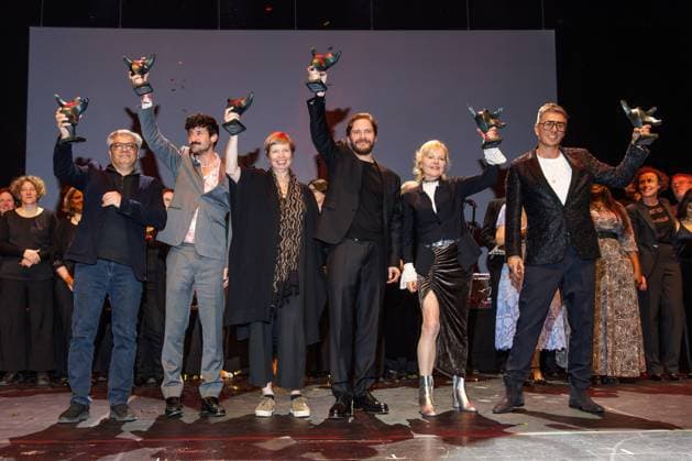 Bilder des Jahres 2025, Entertainment 04 April Entertainment Themen der Woche KW15 Entertainment Bilder des Tages Preisverleihung - B.Z.-Kulturpreis Mohammad Rasoulof, Ersan Mondtag, Jenny Erpenbeck, Daniel Brühl, Cornelia Schleime und Michi Beck beim B.Z.-Kulturpreis 2025 im Theater am Potsdamer Platz am 08.04.2025 in Berlin. Copyright: xEventpressxKochanx