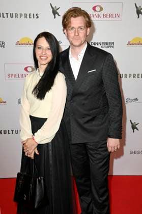 Nadja Jo Klapper und Johannes Heinrichs bei der Verleihung des 31. B.Z. Kulturpreises 2025 im Theater am Potsdamer Platz. Berlin, 08.04.2025