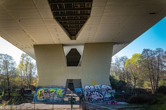 Berlin Charlottenburg-Wilmersdorf, Charlottenburg-Nord; Rudolf-Wissell-Brücke, Stadtautobahn, Stadtring BAB A 100, Brücke über Schleuse Charlottenburg sowie die Spree - 09.04.2025 Berlin