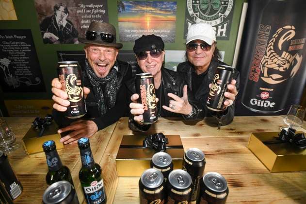 Bilder des Jahres 2025, Entertainment 04 April Entertainment Themen der Woche KW15 Entertainment Bilder des Tages Rudolf Schenker, Klaus Meine und Matthias Jabs bei der Präsentation des neuen Scorpions Bier in Kooperatin mit Gilde im Hop House. Hannover, 09.04.2025