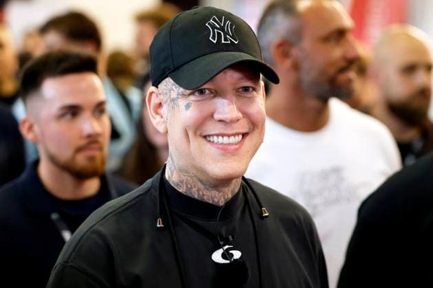 Streamer MontanaBlack (Monte) bei einem überraschenden Auftritt auf der Internationalen Leitmesse für Fitness, Wellness und Gesundheit, sowie Bodybuilding, Kraftsport und Kampfsport FIBO 2025 in der Koelnmesse. Köln, 13.04.2025 NRW Deutschland Copyright: xChristophxHardtx
