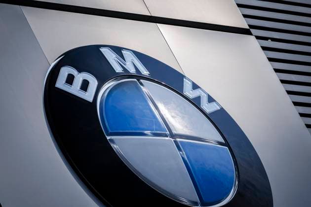 Logo von BMW an einem Autohaus in Berlin. Berlin, 23.04.2025. Berlin Deutschland Copyright: xThomasxTrutschelx