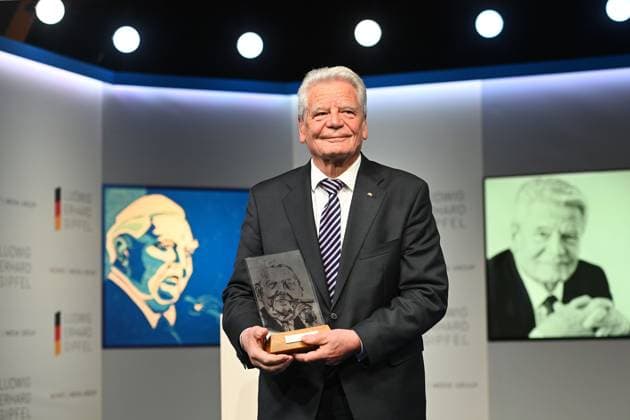 Bilder des Jahres 2025, News 05 Mai News Themen der Woche KW19 News Bilder des Tages Freiheitspreis der Medien Preistrager: Joachim Gauck, Bundesprawsident a. D. Einzelbild,angeschnittenes Einzelmotiv,Halbfigur,halbe Figur. Ludwig Erhard Gipfel 2025 auf Gut Kaltenbrunn am Tegernsee am 07.05.2025.