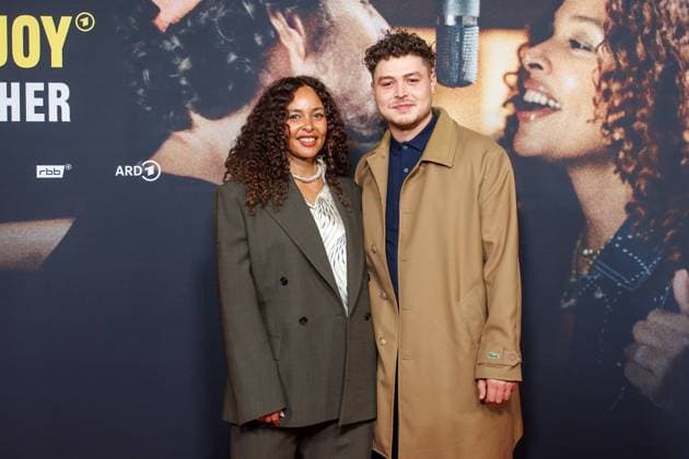 Bilder des Jahres 2025, Entertainment 05 Mai Premiere - Doku Serie Max & Joy Komm näher Joy Denalane und Isaiah Naledi Herre bei der Premiere zur Doku-Serie Max & Joy Komm näher in der Astor Film Lounge am 07.05.2025 in Berlin. Copyright: xEventpressxKochanx
