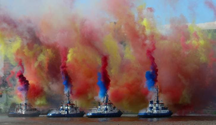 Bilder des Jahres 2025, News 05 Mai News Themen der Woche KW19 News Bilder des Tages 836. Hafengeburtstag in Hamburg: Abschluss vom Schlepperballett.