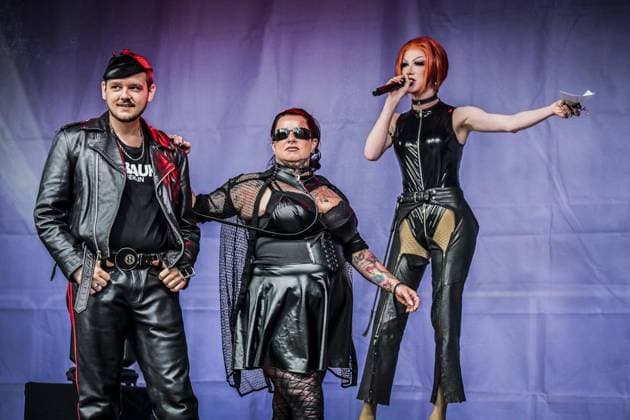 Bilder des Jahres 2025, Entertainment 05 Mai Entertainment Themen der Woche KW19 RECORD DATE NOT STATED Stadtfest Essen Original am Samstag ** NUR FÜR REDAKTIONELLE ZWECKE ** EDITORIAL USE ONLY **<p>Auf dem Burgplatz: Programm von FELS, Foxi Bless und ihre Models am Samstag, den 10. Mai 2025. Festival Essen Original in der Essener Innenstadt. Festivalstimmung in der Stadt, auf den Bühnen auf dem Kenndyplatz, Kopstadtplatz und Burgplatz treten Künstler auf. Deutschland NRW Essen Copyright: KerstinxKokoska