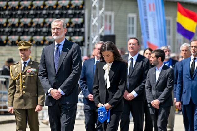 Bilder des Jahres 2025, Entertainment 05 Mai Entertainment Themen der Woche KW19 Entertainment Bilder des Tages AUT, Internationale Gedenk- und Befreiungsfeier KZ Mauthausen 2025 11.05.2025, Mauthausen, AUT, Internationale Gedenk- und Befreiungsfeier Gedenkstaette Mauthausen 2025, 80 Jahre Befreiung KZ Mauthausen im Bild Delegation Spanien, Felipe IV, Koenig von Spanien (Felipe Juan Pablo Alfonso de Todos los Santos de Borbon y Grecia), Dona Letizia, Koenigin von Spanien Oberoesterreich