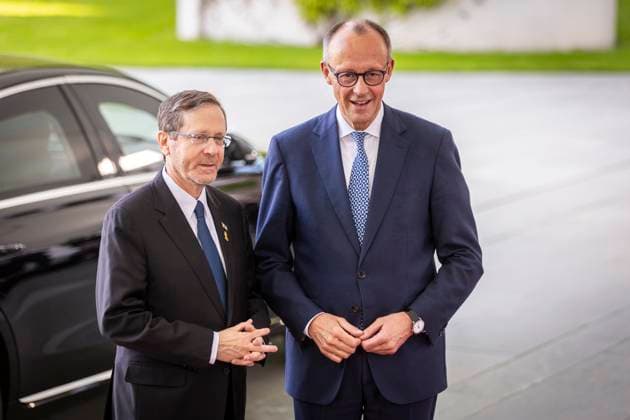 (R-L) Friedrich Merz (CDU), Bundeskanzler, empfaengt Isaac Herzog, Staatspraesident von Israel, im Bundeskanzleramt in Berlin, 12.05.2025. Berlin Deutschland Copyright: xAmreixSchulzx