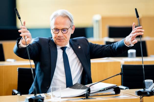 News Bilder des Tages 16. PLENARSITZUNG DES THÜRINGER LANDTAGS 14 05 2025 - Erfurt: Der Thüringer Innenminister Georg Maier (SPD) in der 16. Plenarsitzung des Thüringer Landtags am 14. Mai 2025. _________________