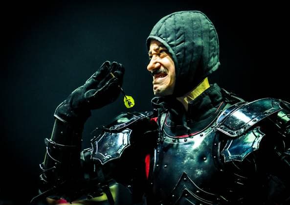Bilder des Jahres 2025, Entertainment 05 Mai Entertainment Themen der Woche KW20 Entertainment Bilder des Tages Entertainment,Influencer Dart WM 2025 16.05.2025, xdanx, Entertainment, Influencer Dart WM 2025 emspor, v.l. Maximilian Knabe (HandOfBlood Hänno) bei der Influencer Darts WM in der Uber Eats Music Hall, Berlin. Berlin Palais am Funkturm Berlin Deutschland (DE) Copyright: xDanielxLakomskix