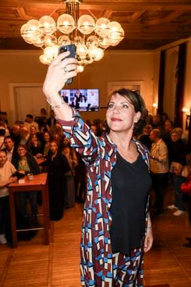 Janina Hartwig bei der Fisch sucht Fahrrad Premiere im Schlossparktheater am 17.05.2025 in Berlin am Fisch sucht Fahrrad Premiere im Schlossparktheater in Berlin