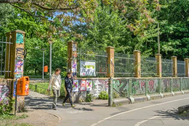 Zaun, Eingang Wiener Straße, Görlitzer Park, Kreuzberg, Friedrichshain-Kreuzberg, Berlin, Deutschland