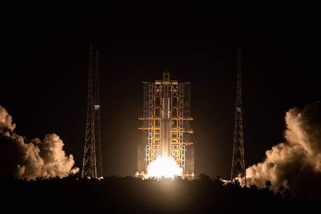 (250520) -- WENCHANG, May 20, 2025 -- A Long March-7A carrier rocket carrying the ChinaSat 3B satellite blasts off from the Wenchang Space Launch Site in south China s Hainan Province, May 20, 2025. The satellite entered the preset orbit successfully. (Photo by Du Xinxin Xinhua) (EyesonSci) CHINA-HAINAN-COMMUNICATION SATELLITE-LAUNCH (CN) LiuxFang