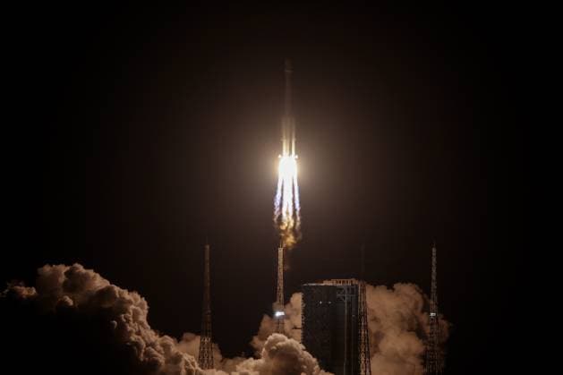 (250520) -- WENCHANG, May 20, 2025 -- A Long March-7A carrier rocket carrying the ChinaSat 3B satellite blasts off from the Wenchang Space Launch Site in south China s Hainan Province, May 20, 2025. The satellite entered the preset orbit successfully. ) (EyesonSci) CHINA-HAINAN-COMMUNICATION SATELLITE-LAUNCH (CN) ZhangxLiyun
