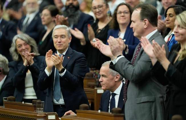 May 26, 2025, Ottawa, On, Canada: Prime Minister Mark Carney receives applause after speaking for the first time in the House of Commons, Monday, May 26, 2025 in Ottawa. Ottawa Canada  - ZUMAc35_ 20250526_zaf_c35_032 Copyright: xAdrianxWyldx