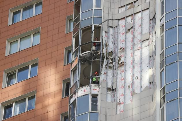 RUSSIA, MOSCOW - MAY 29, 2025: A view of an apartment building in western Moscow damaged by drone fragments Moscow Russia  - ZUMAt113 20250529_zaa_t113_002 Copyright: xValeriaxKaluginax
