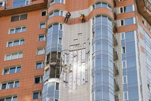 RUSSIA, MOSCOW - MAY 29, 2025: A view of an apartment building in western Moscow damaged by drone fragments Moscow Russia  - ZUMAt113 20250529_zaa_t113_007 Copyright: xValeriaxKaluginax
