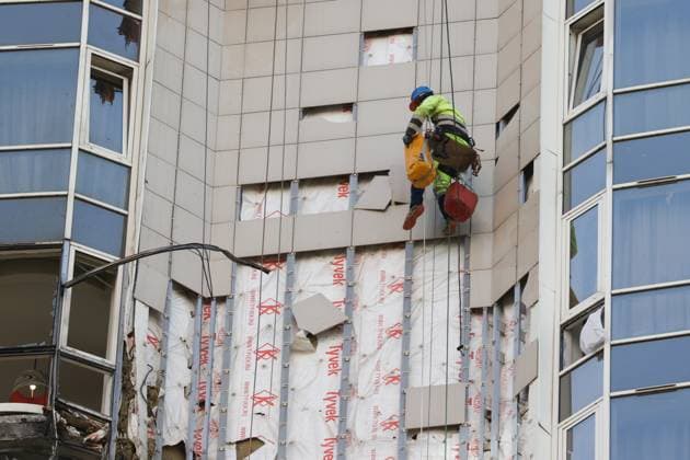 RUSSIA, MOSCOW - MAY 29, 2025: A view of an apartment building in western Moscow damaged by drone fragments Moscow Russia  - ZUMAt113 20250529_zaa_t113_008 Copyright: xValeriaxKaluginax