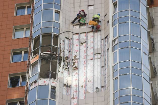 RUSSIA, MOSCOW - MAY 29, 2025: A view of an apartment building in western Moscow damaged by drone fragments Moscow Russia  - ZUMAt113 20250529_zaa_t113_009 Copyright: xValeriaxKaluginax