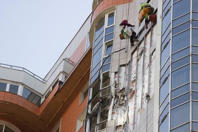 RUSSIA, MOSCOW - MAY 29, 2025: A view of an apartment building in western Moscow damaged by drone fragments Moscow Russia  - ZUMAt113 20250529_zaa_t113_010 Copyright: xValeriaxKaluginax